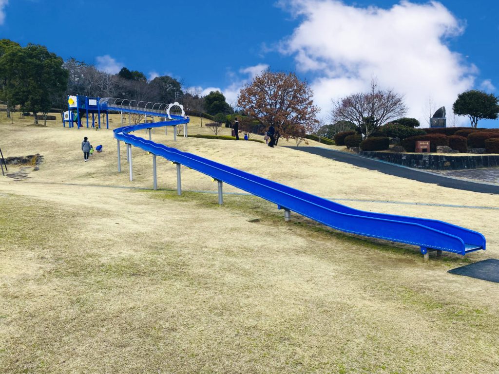 蟻尾山公園のローラー滑り台