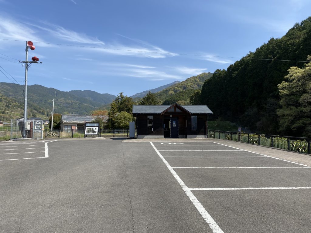 今出川ふるさと公園の駐車場