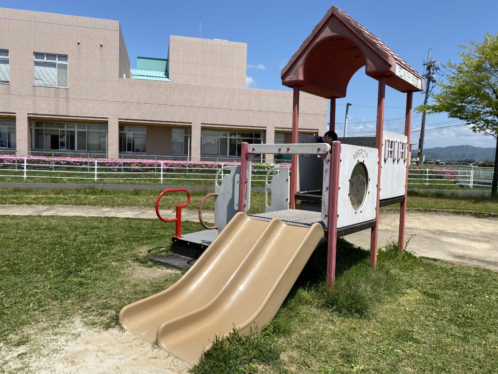 小城市三日月ふれあい公園の滑り台
