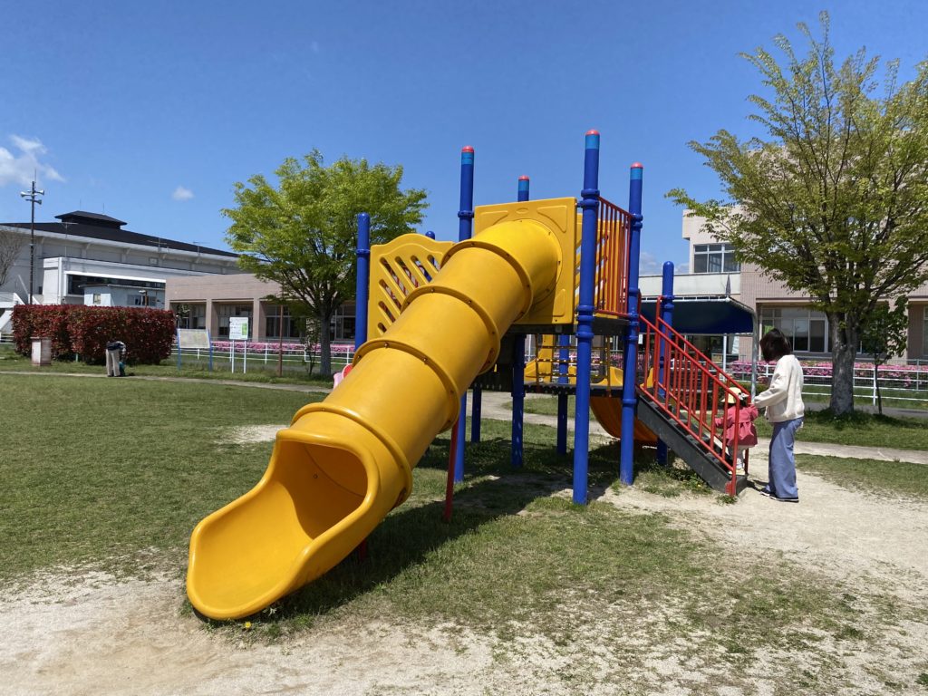 小城市三日月ふれあい公園の複合遊具