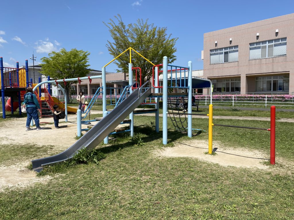 小城市三日月ふれあい公園の複合遊具