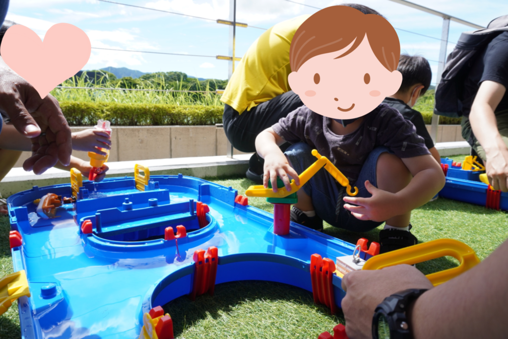 モーヴィからつの屋外遊び場